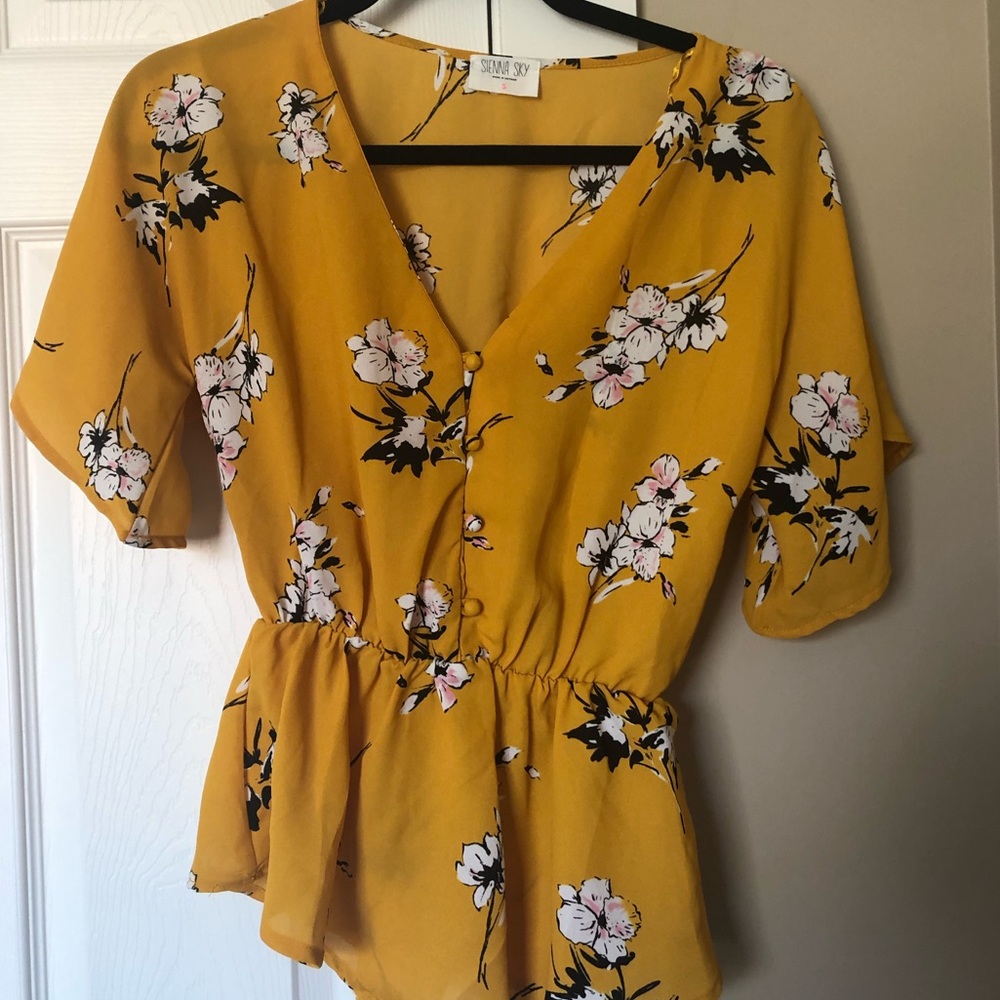 NWOT YellowTop w/White Flower Design